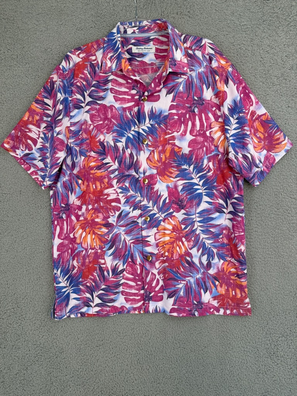 Tommy Bahama The Coastal Ease Men’s large Short Sleeve Tropical Button Up shirt